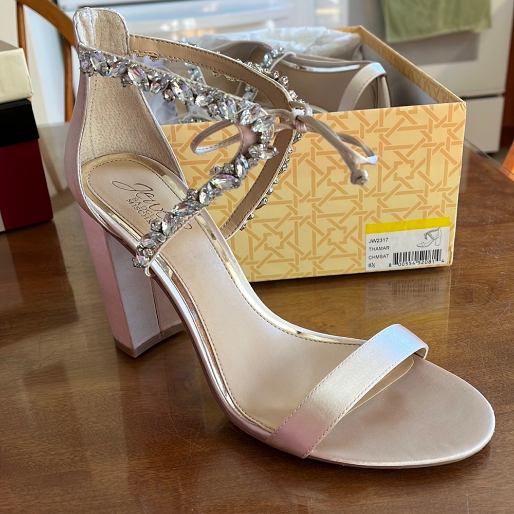 Worn once!!!!! jewel badgley mischka heels